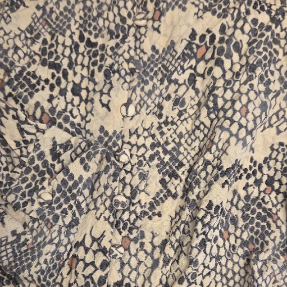 Deal! 2 Spring Time Tops - Picture 5 of 5